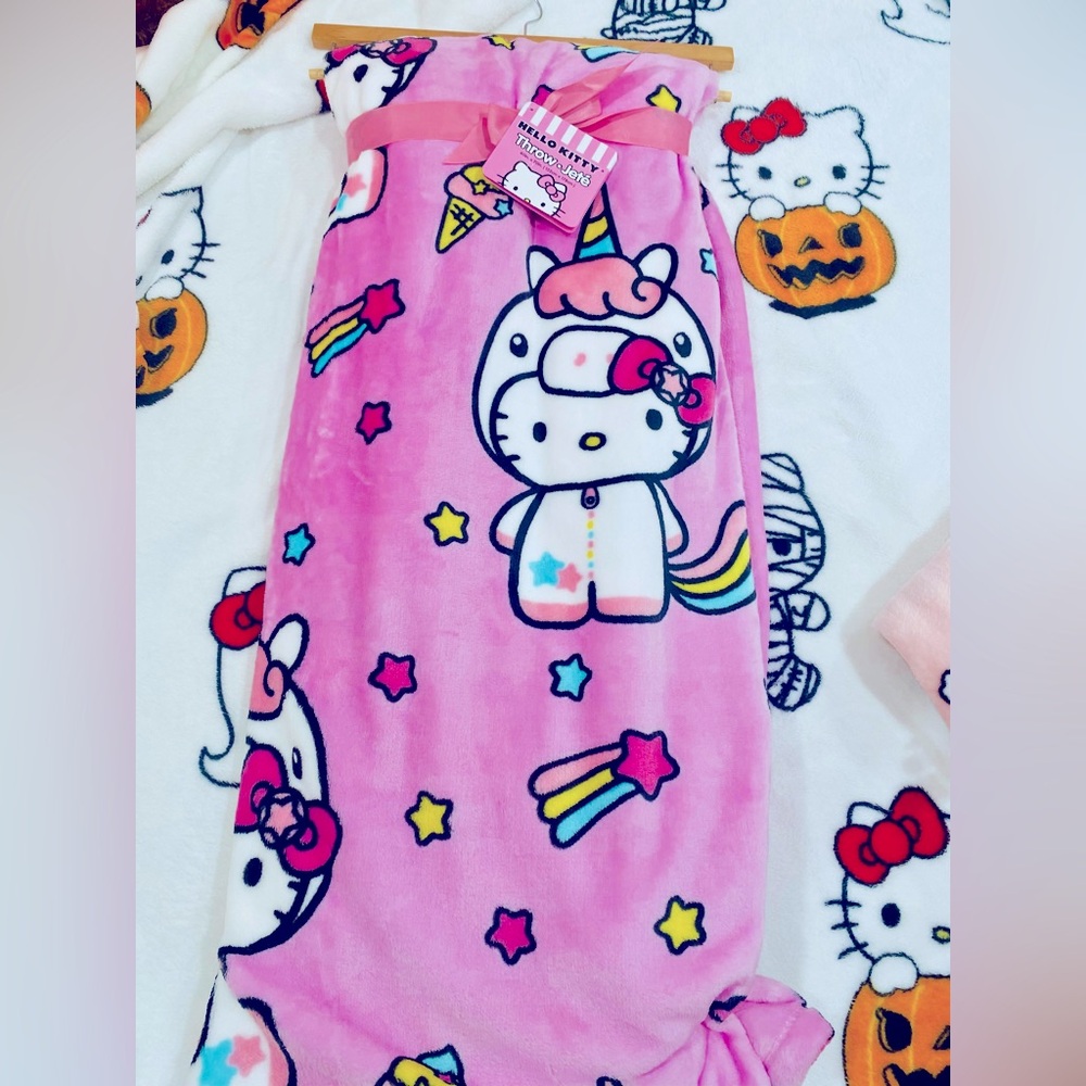 BNWT HELLO KITTY PINK UNICORN THROW